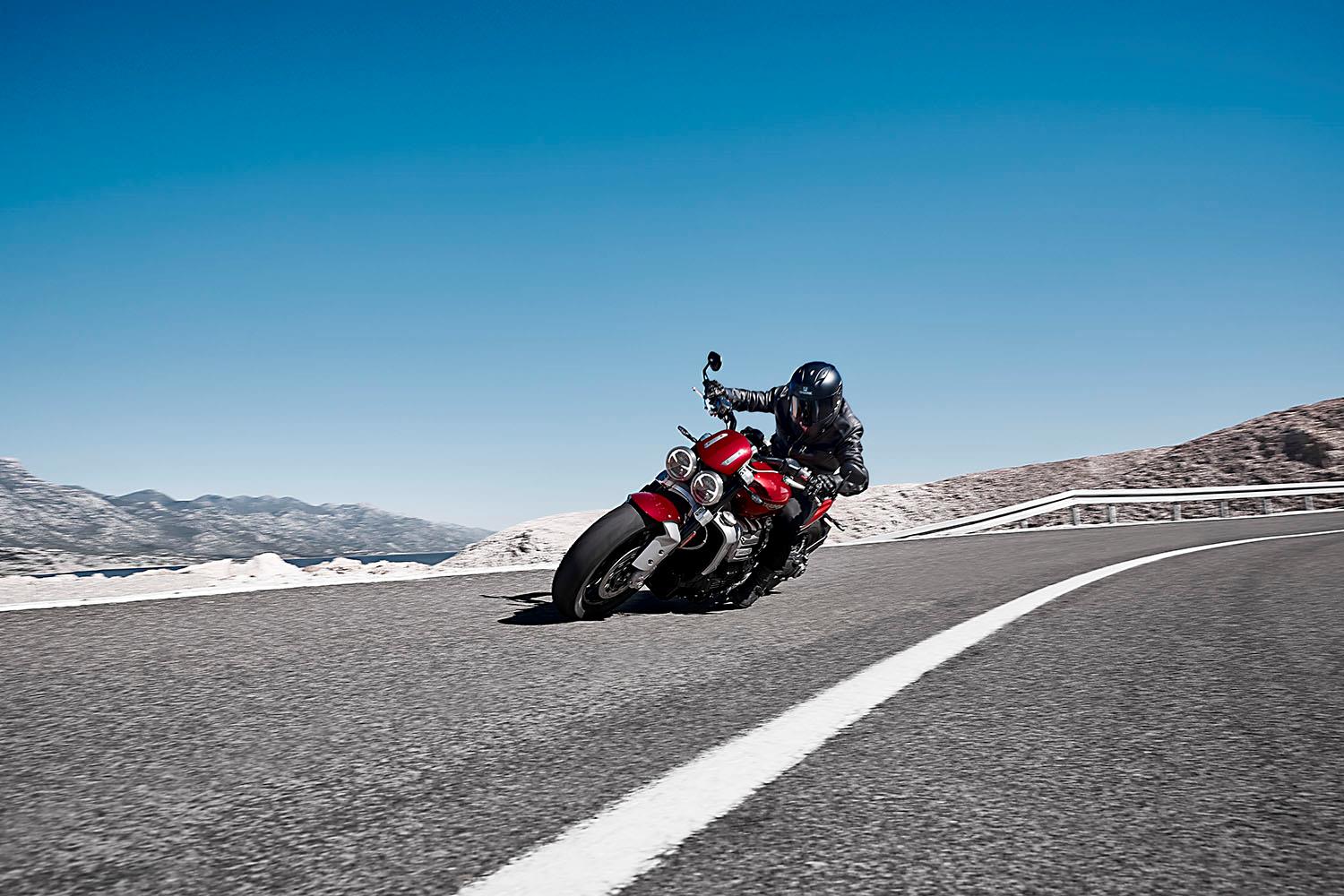Triumph Rocket 3 R turning left Triumph Rocket 3 R turning left