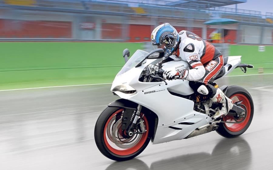 MCN's Adam Child in full tuck on the Ducati 899 Panigale