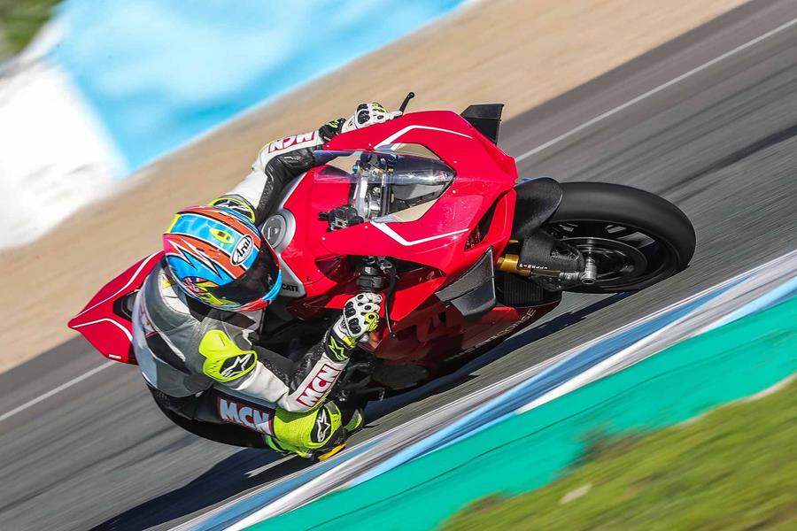 Knee down on the Panigale V4R