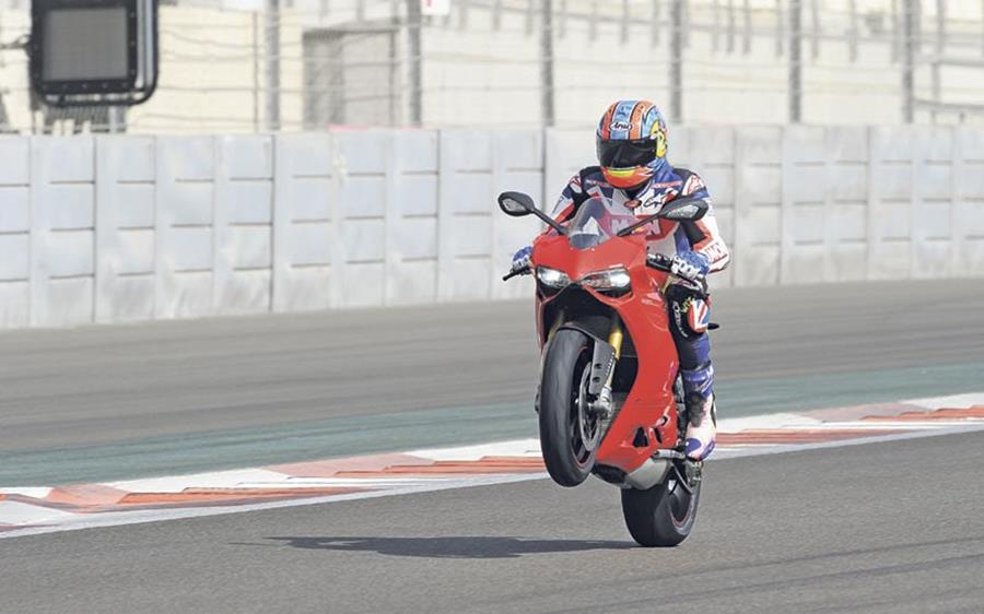 MCN's Michael Neeves wheelies the 1199