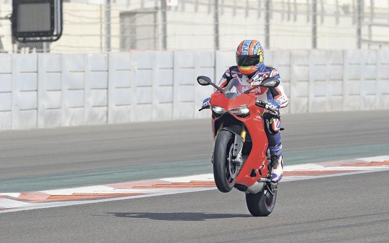 MCN's Michael Neeves wheelies the 1199 MCN's Michael Neeves wheelies the 1199
