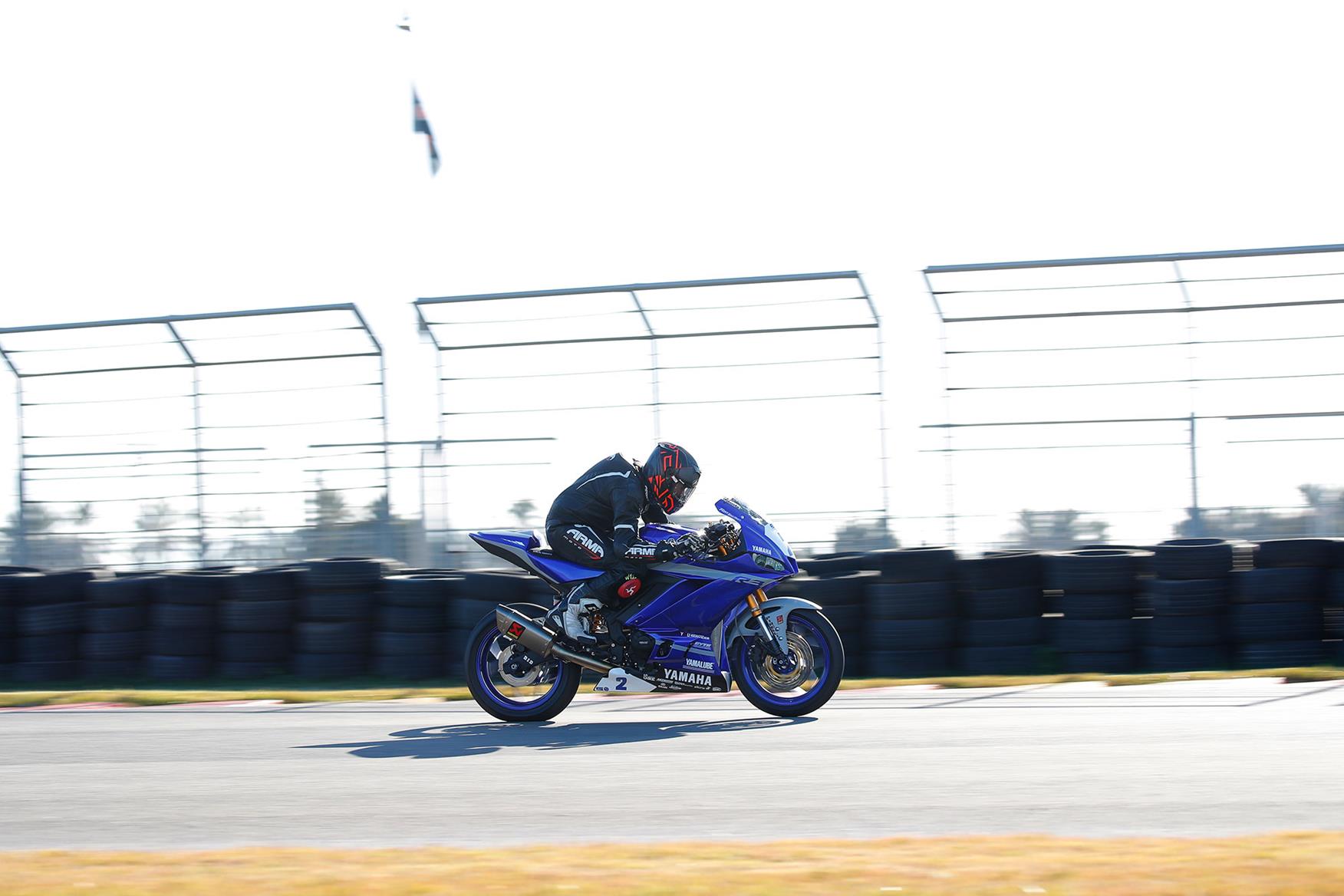 The race bike is faster than the standard R3 The race bike is faster than the standard R3