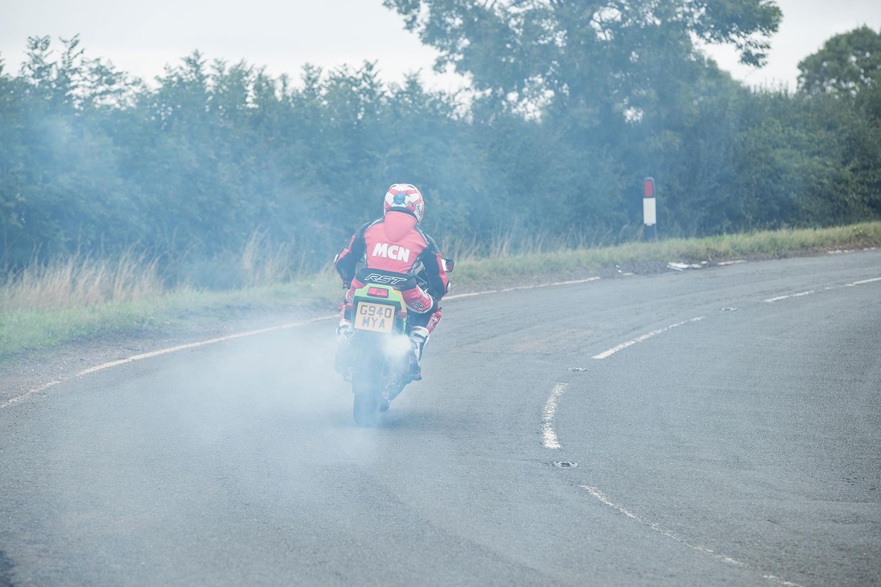 Kicking up a stink with the Kawasaki KR-1S Kicking up a stink with the Kawasaki KR-1S