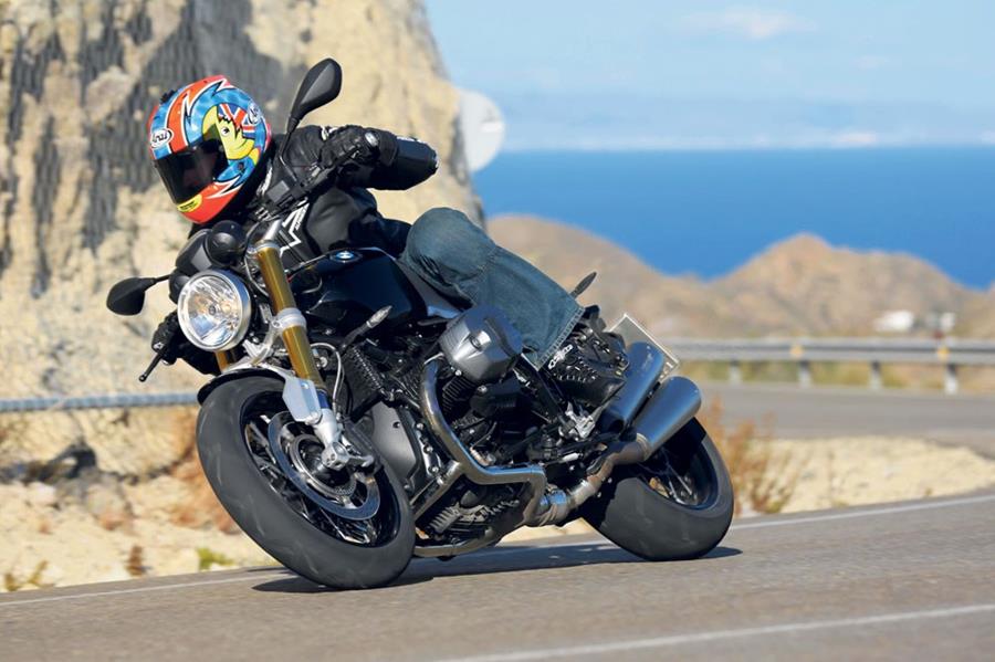 MCN's Michael Neeves rides the BMW R nineT 