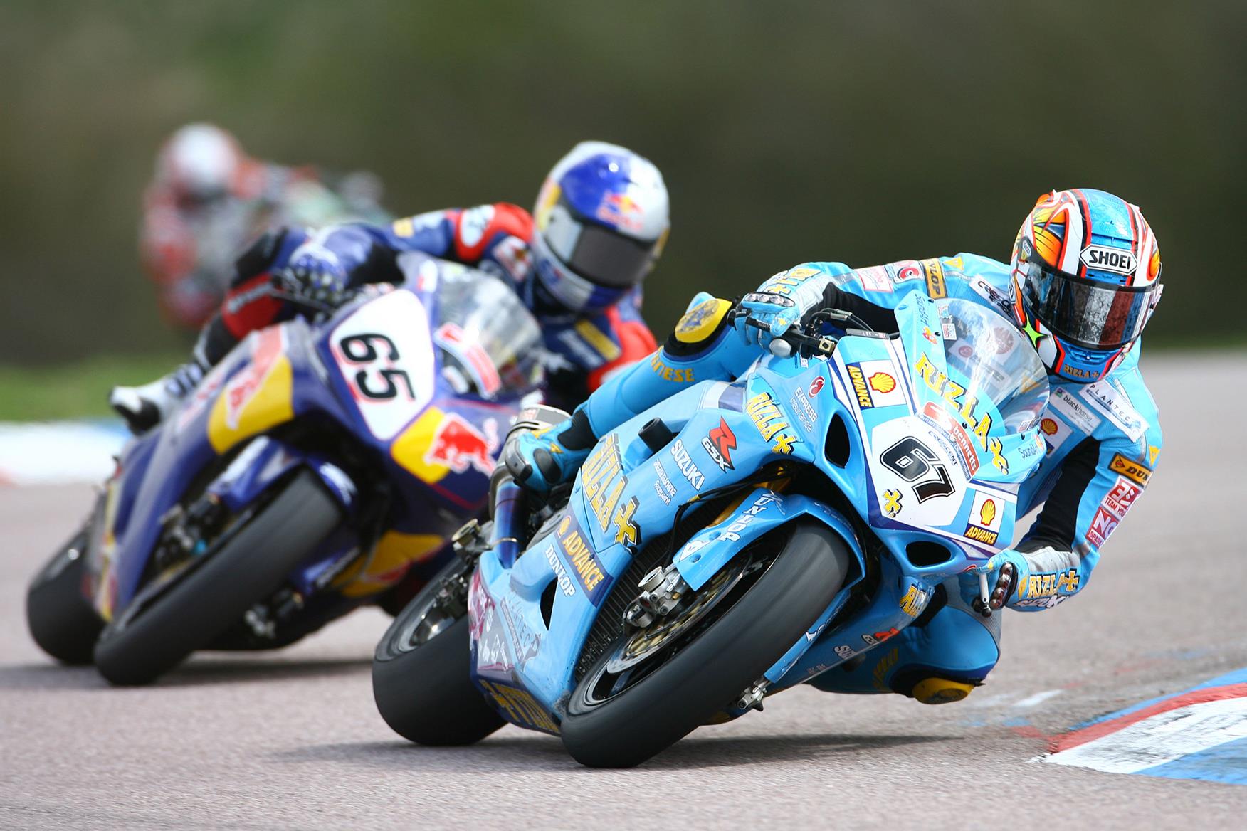 Shane Byrne rides the Rizla Suzuki GSX-R1000 Shane Byrne rides the Rizla Suzuki GSX-R1000