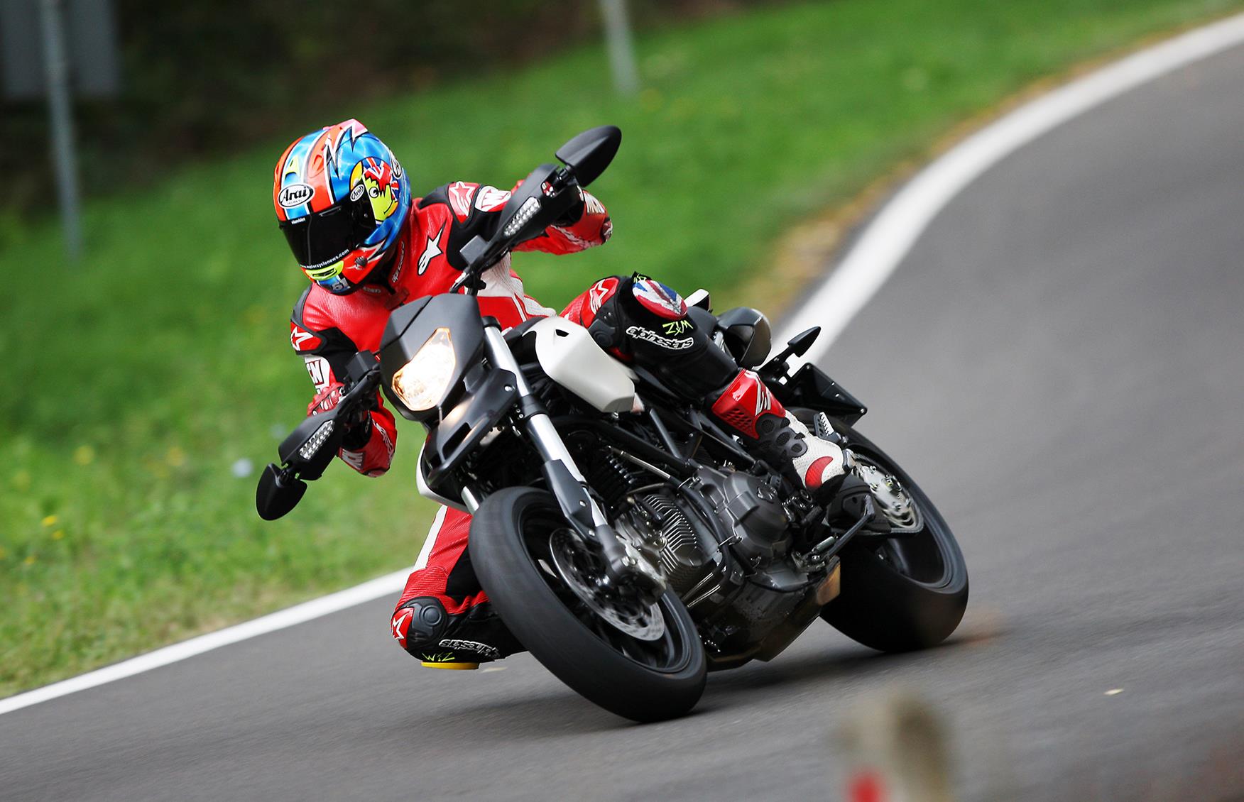 Cornering on the Ducati Hypermotard 796 Cornering on the Ducati Hypermotard 796