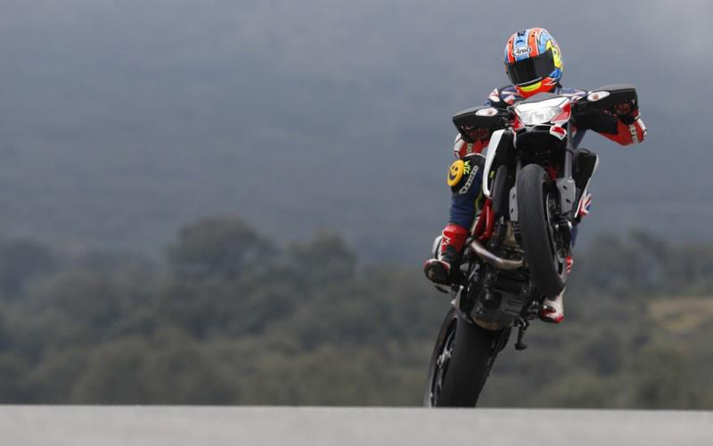 Popping a wheelie on the Hypermotard 821 Popping a wheelie on the Hypermotard 821