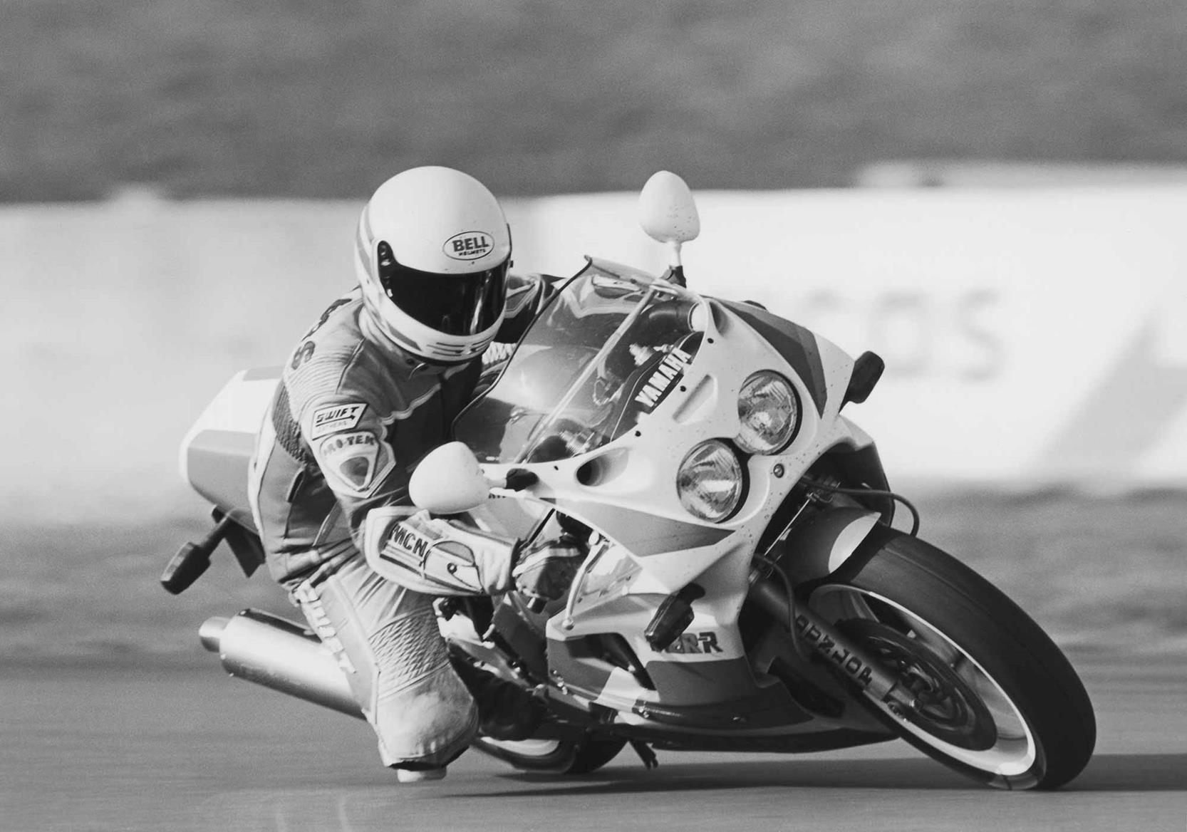 In action on the Yamaha FZR750R OW-01 In action on the Yamaha FZR750R OW-01