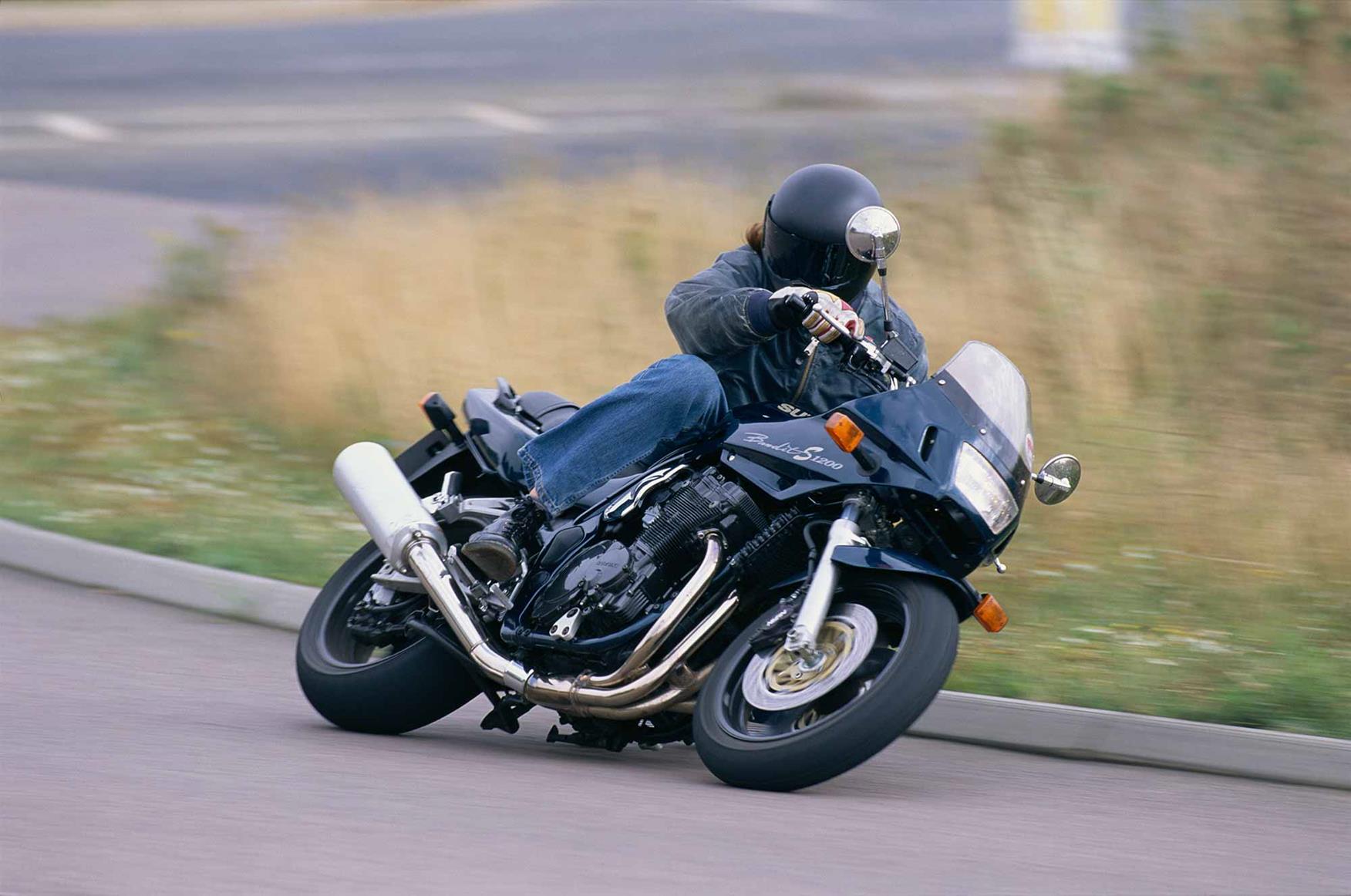 In action in 1996 on the original Bandit 1200 In action in 1996 on the original Bandit 1200