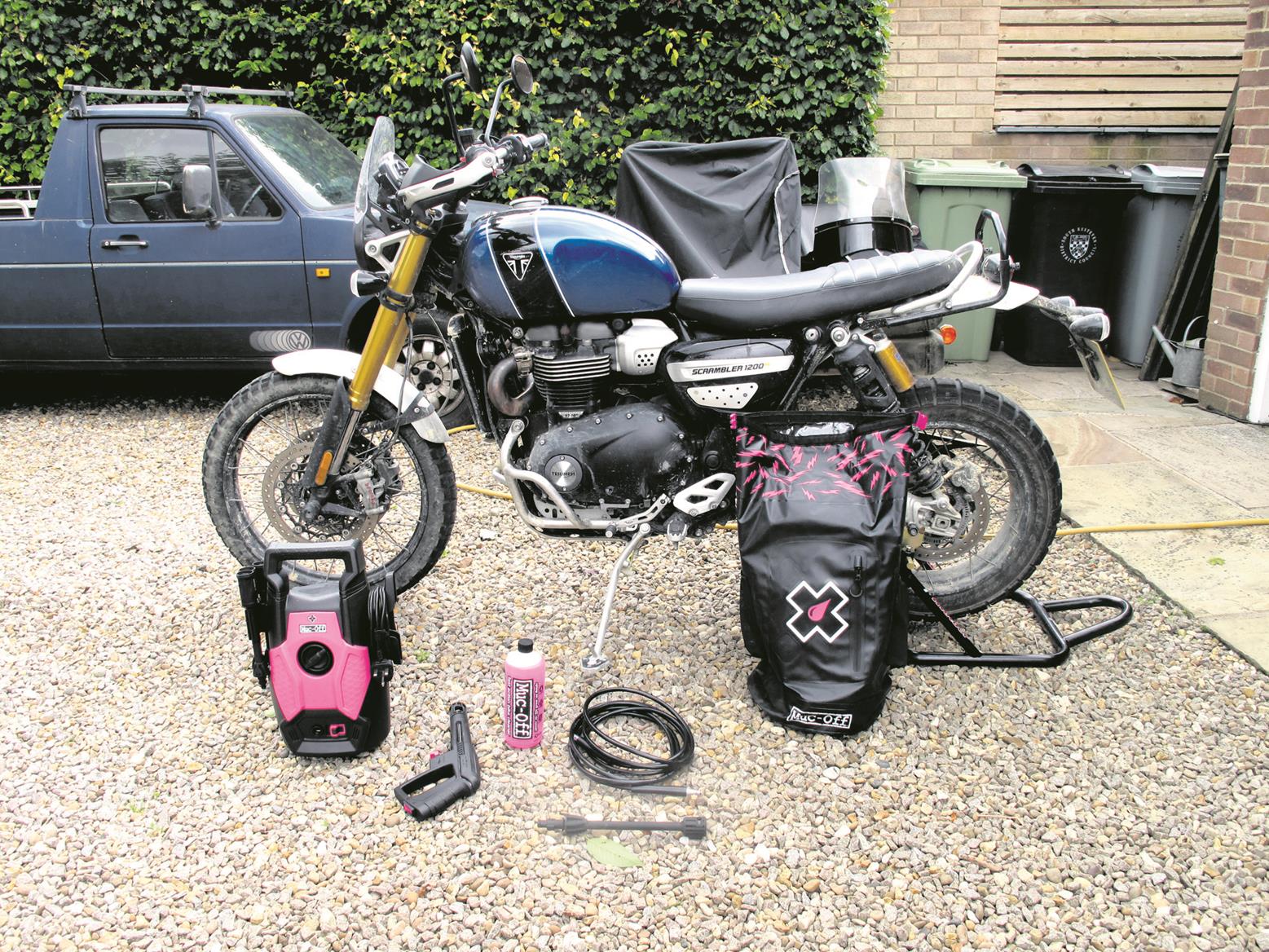 Preparing to clean the Scrambler 1200 XE Preparing to clean the Scrambler 1200 XE