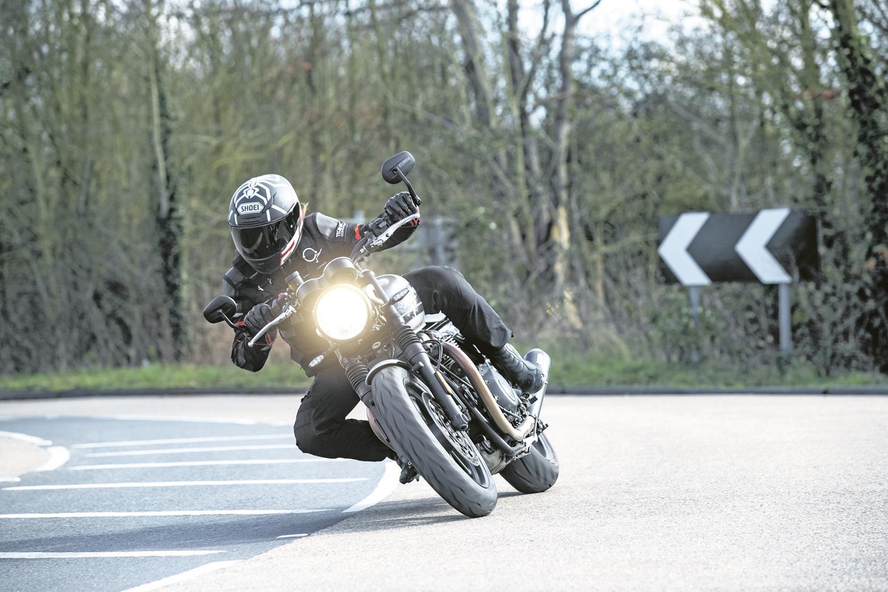 Tackling a right bend on the Triumph Speed Twin Tackling a right bend on the Triumph Speed Twin
