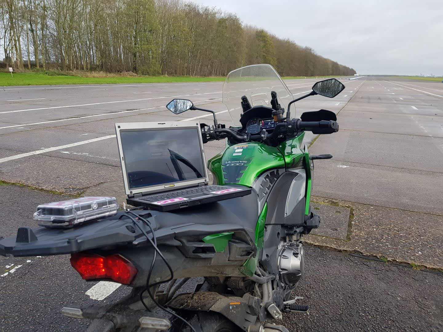Kawasaki Versys 1000 SE ready for top speed run at Bruntingthorpe Kawasaki Versys 1000 SE ready for top speed run at Bruntingthorpe
