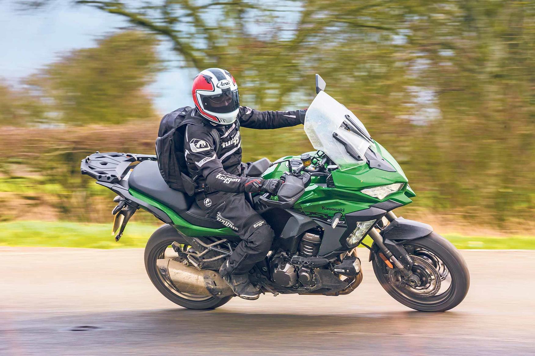 Mid-corner on the Kawasaki Versys 1000 SE Mid-corner on the Kawasaki Versys 1000 SE
