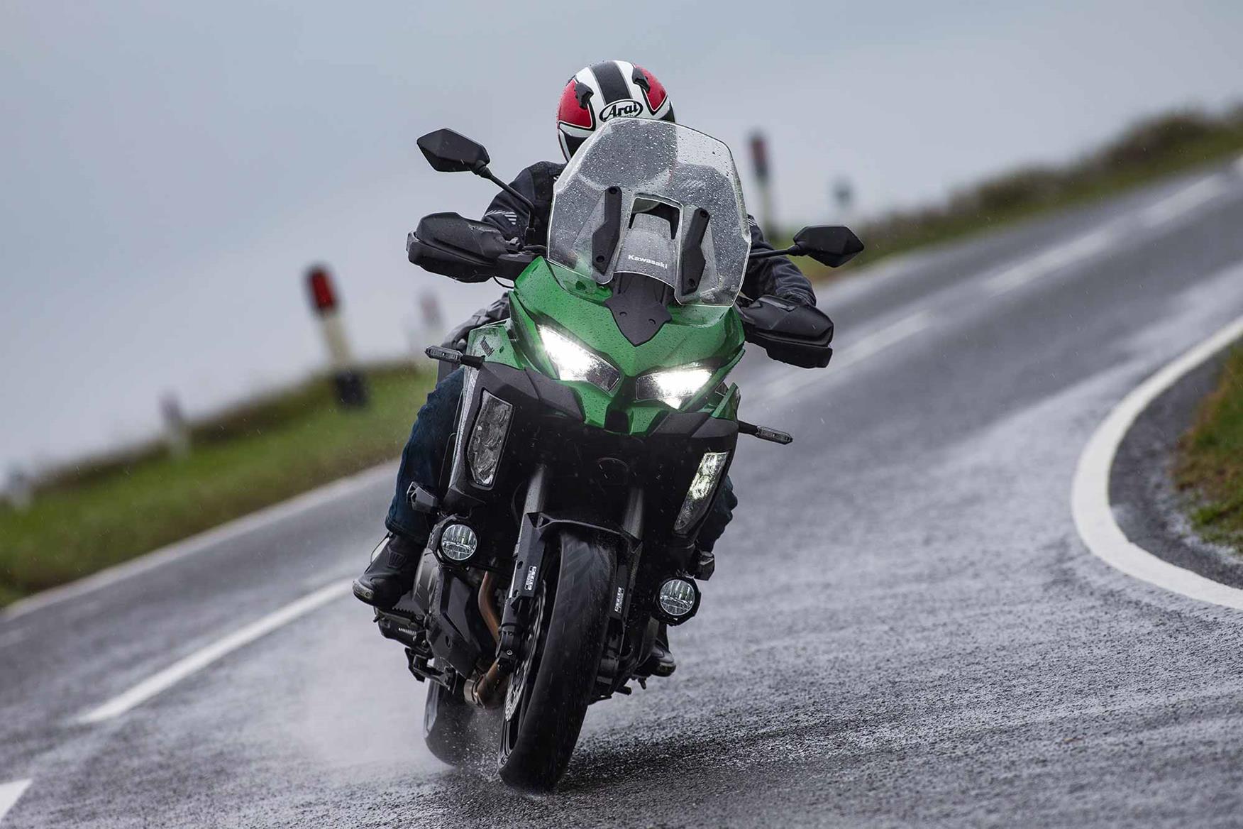 Cornering on the Kawasaki Versys 1000 SE Cornering on the Kawasaki Versys 1000 SE