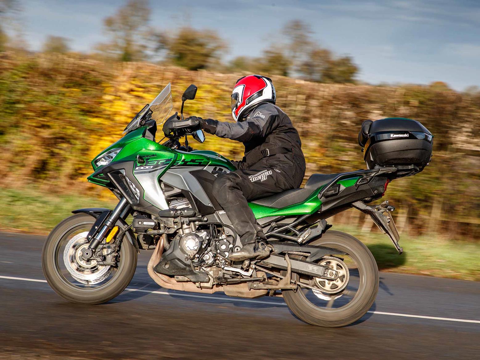 Cornering right on the Kawasaki Versys 1000 SE Cornering right on the Kawasaki Versys 1000 SE