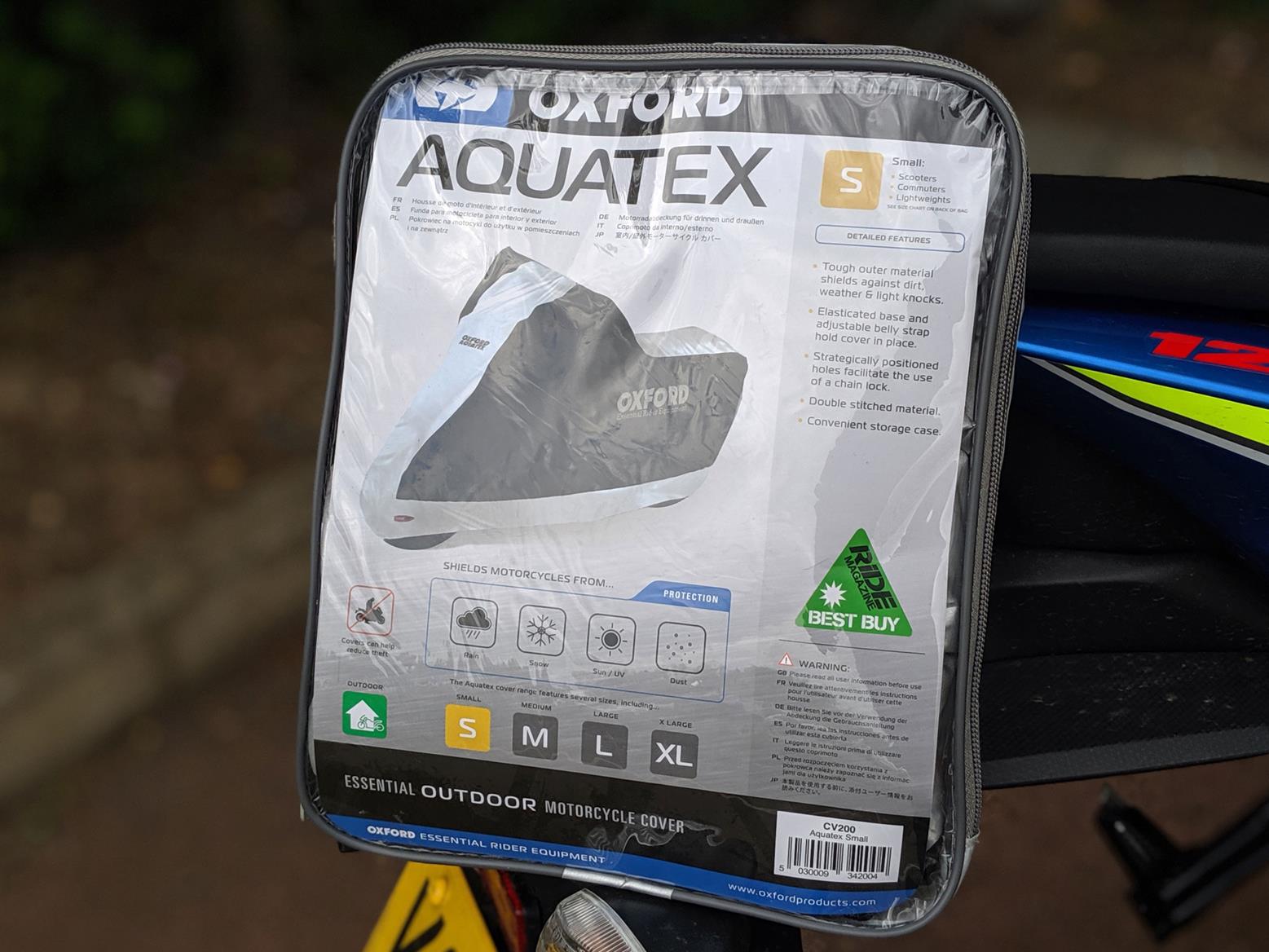 The cover for the Suzuki GSX-S125 is in 'small' size - to the surprise of precisely nobody The cover for the Suzuki GSX-S125 is in 'small' size - to the surprise of precisely nobody