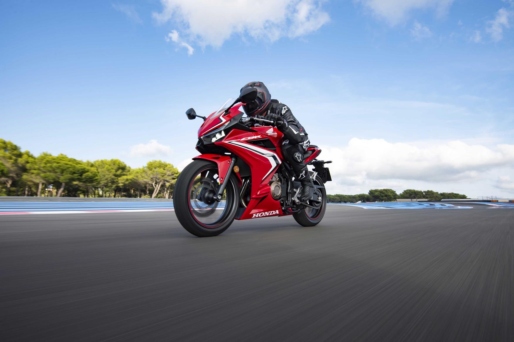 Honda CBR500R looks good and is capable in all conditions Honda CBR500R looks good and is capable in all conditions