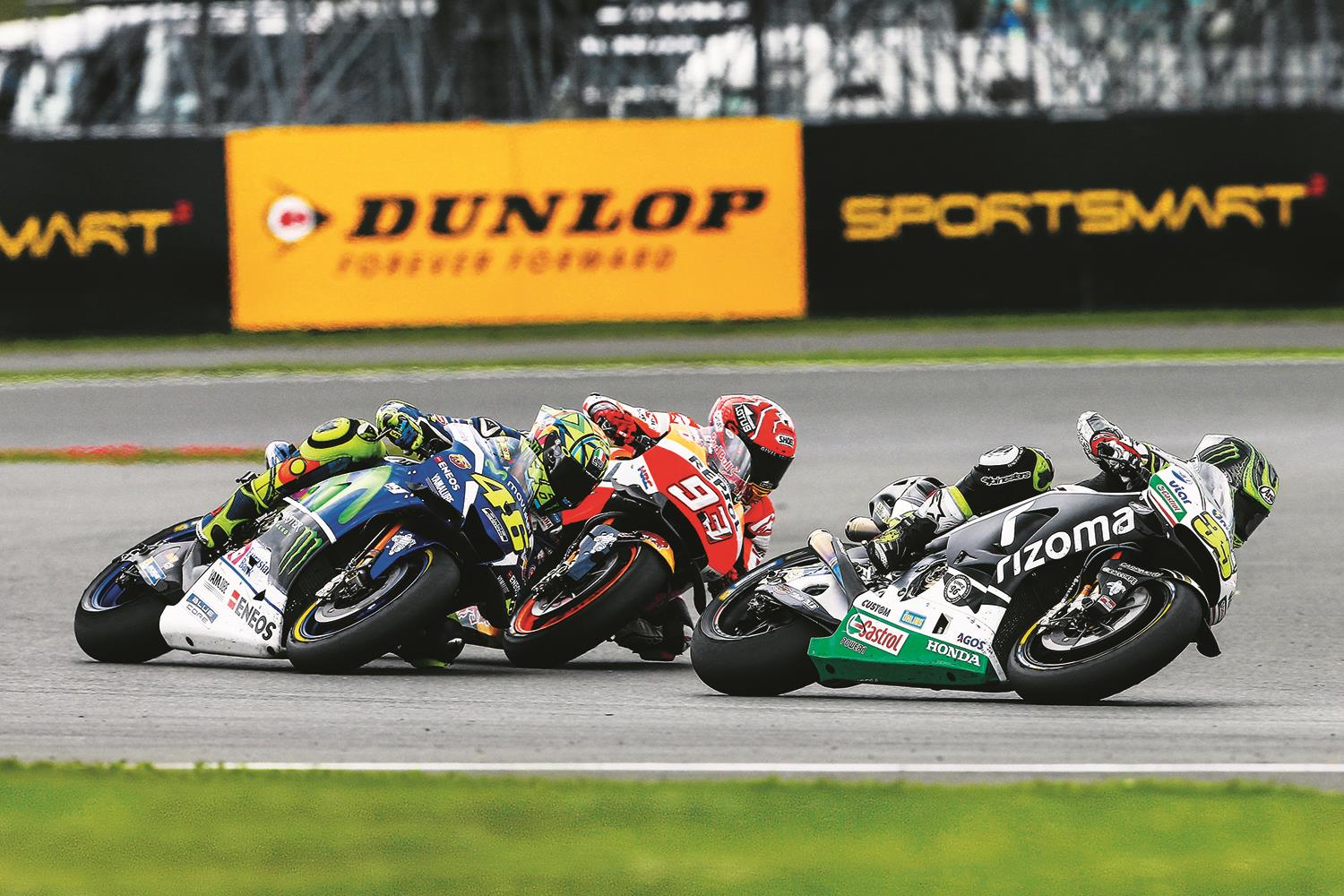 Crutchlow battles Marquez at 2016 Silverstone MotoGP Crutchlow battles Marquez at 2016 Silverstone MotoGP