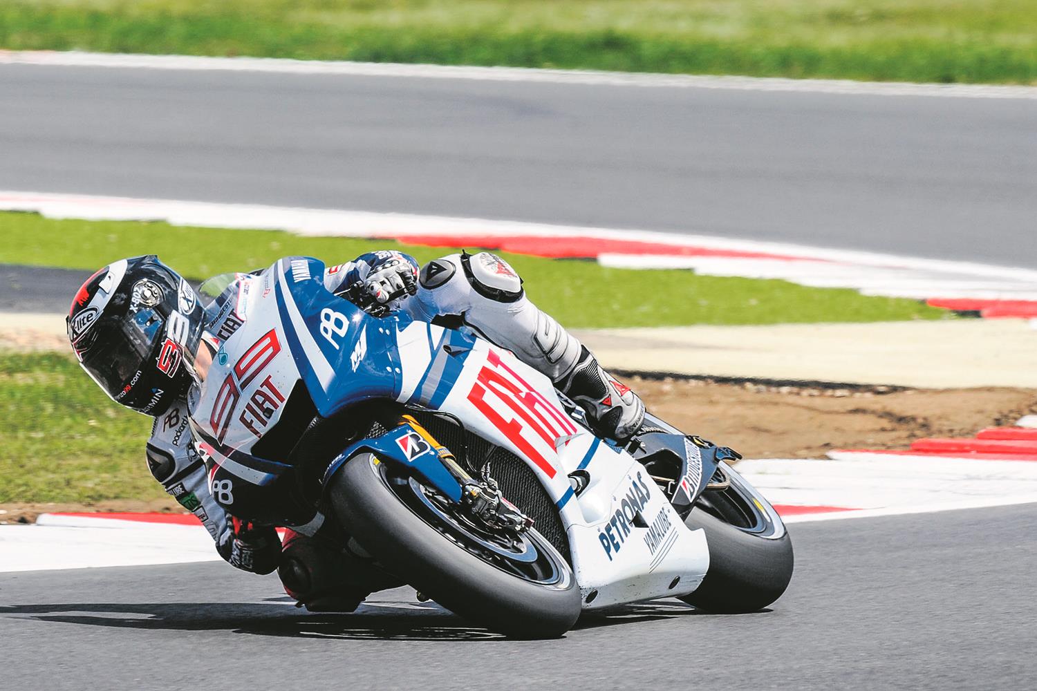 Jorge Lorenzo wins the 2010 Silverstone MotoGP Jorge Lorenzo wins the 2010 Silverstone MotoGP