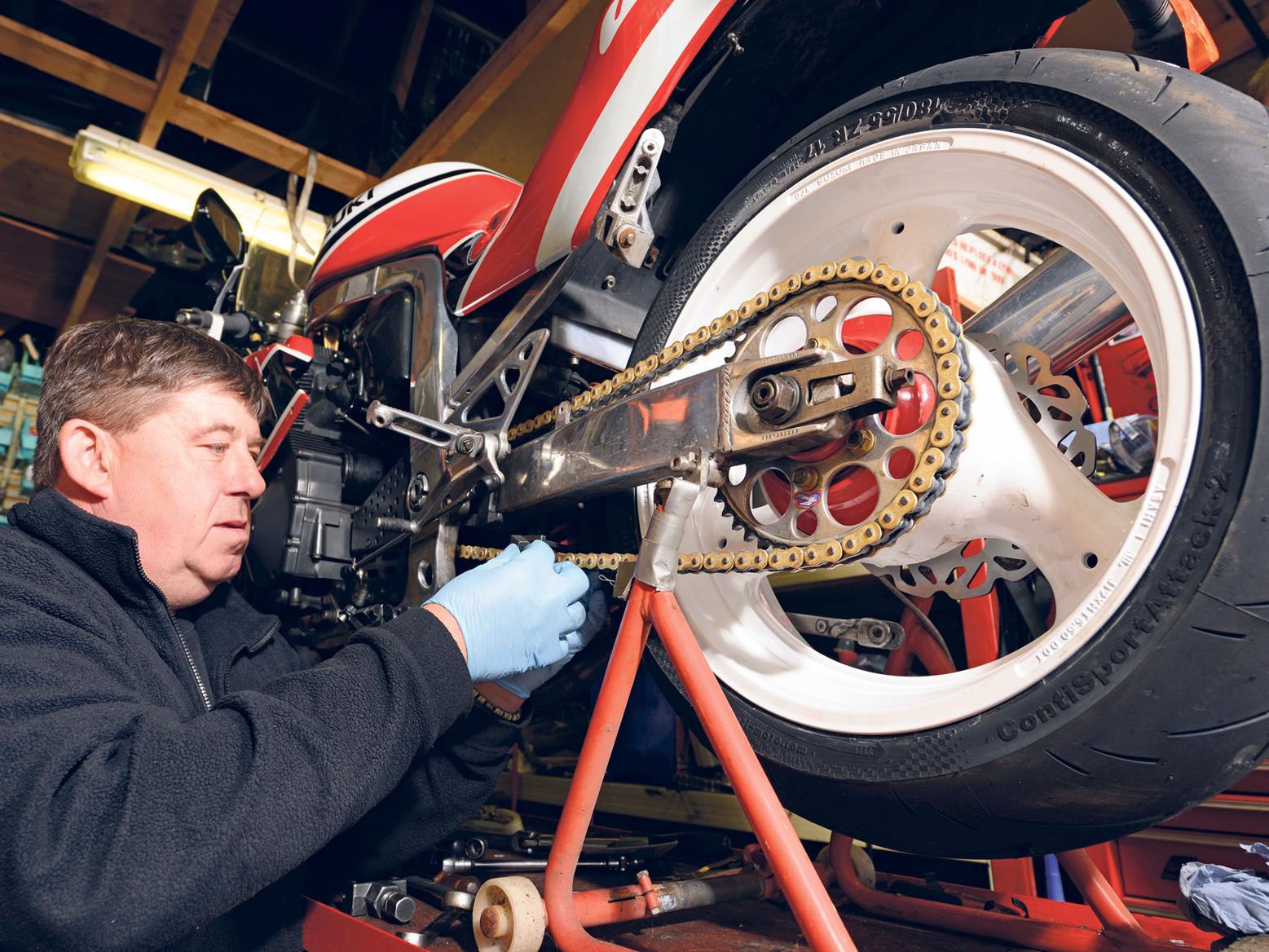 A din from the drivetrain could indicate chain problems A din from the drivetrain could indicate chain problems