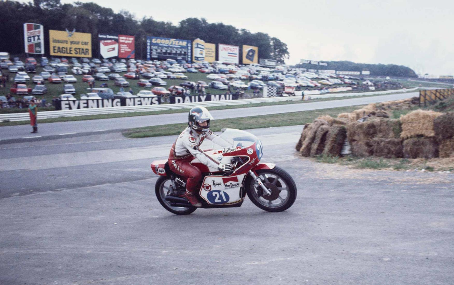 Agostini on his 350 MV Agusta in 1976 at Brands Hatch Agostini on his 350 MV Agusta in 1976 at Brands Hatch