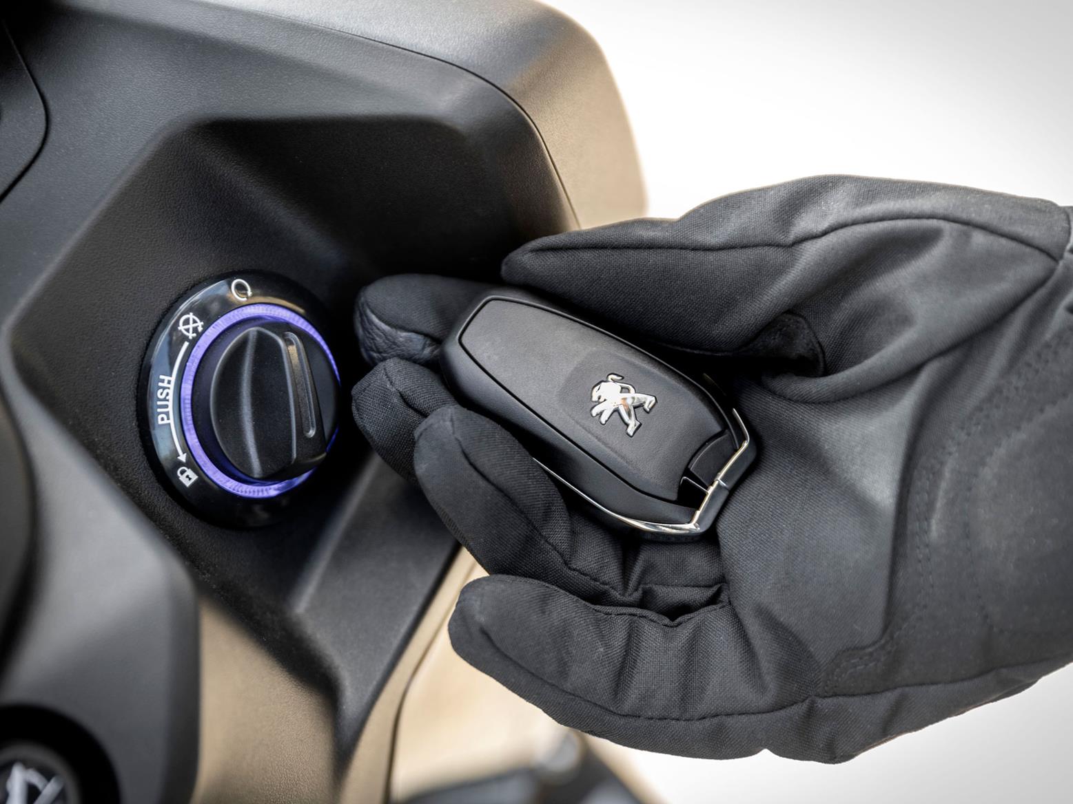 This "smart key" offers keyless ignition and the ability to locate your Peugeot Pulsion 125 in a car park This "smart key" offers keyless ignition and the ability to locate your Peugeot Pulsion 125 in a car park