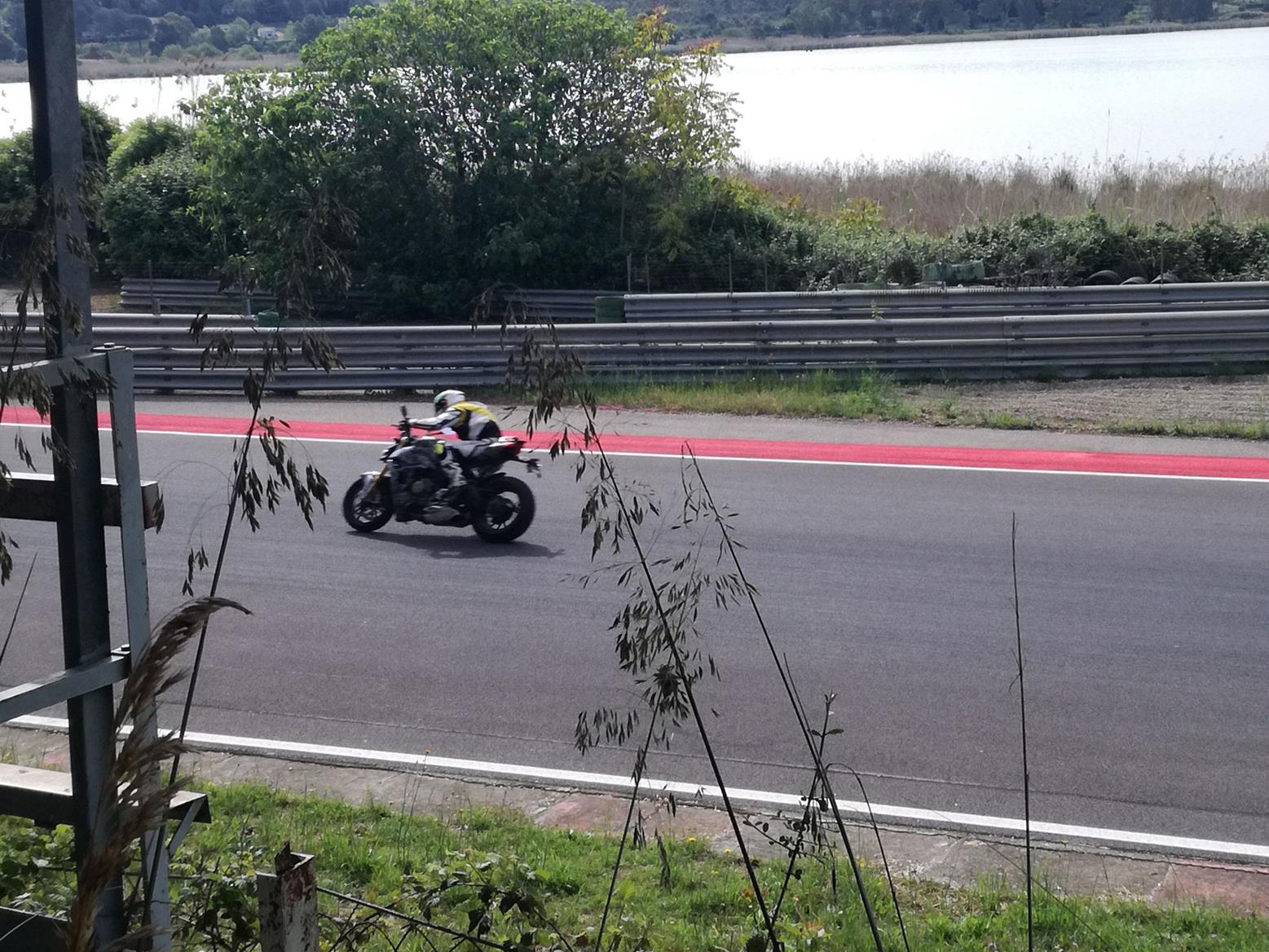 Side-on spy shot of the 2020 Ducati Streetfighter V4 Side-on spy shot of the 2020 Ducati Streetfighter V4