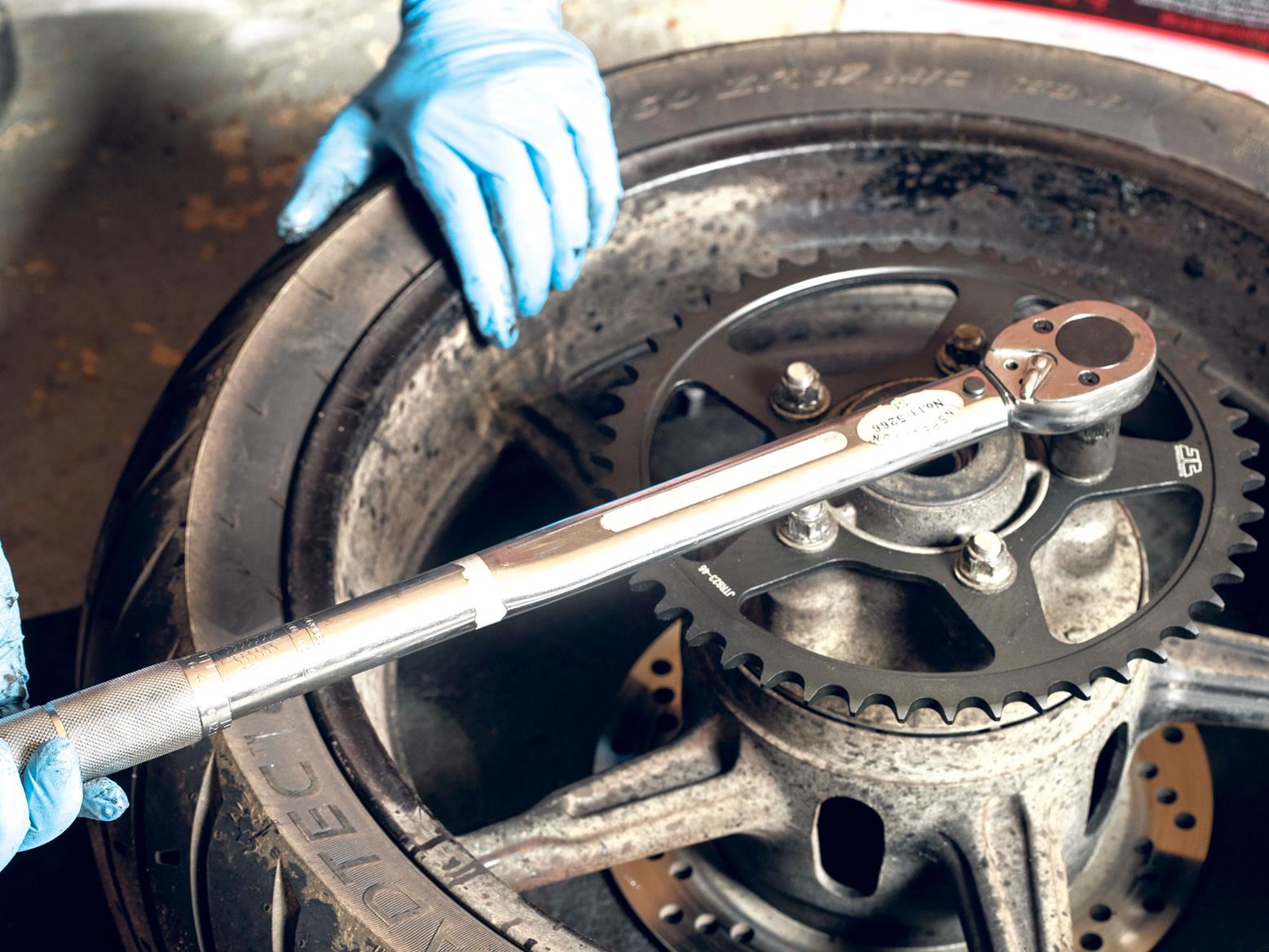 Torque the nuts Torque the nuts