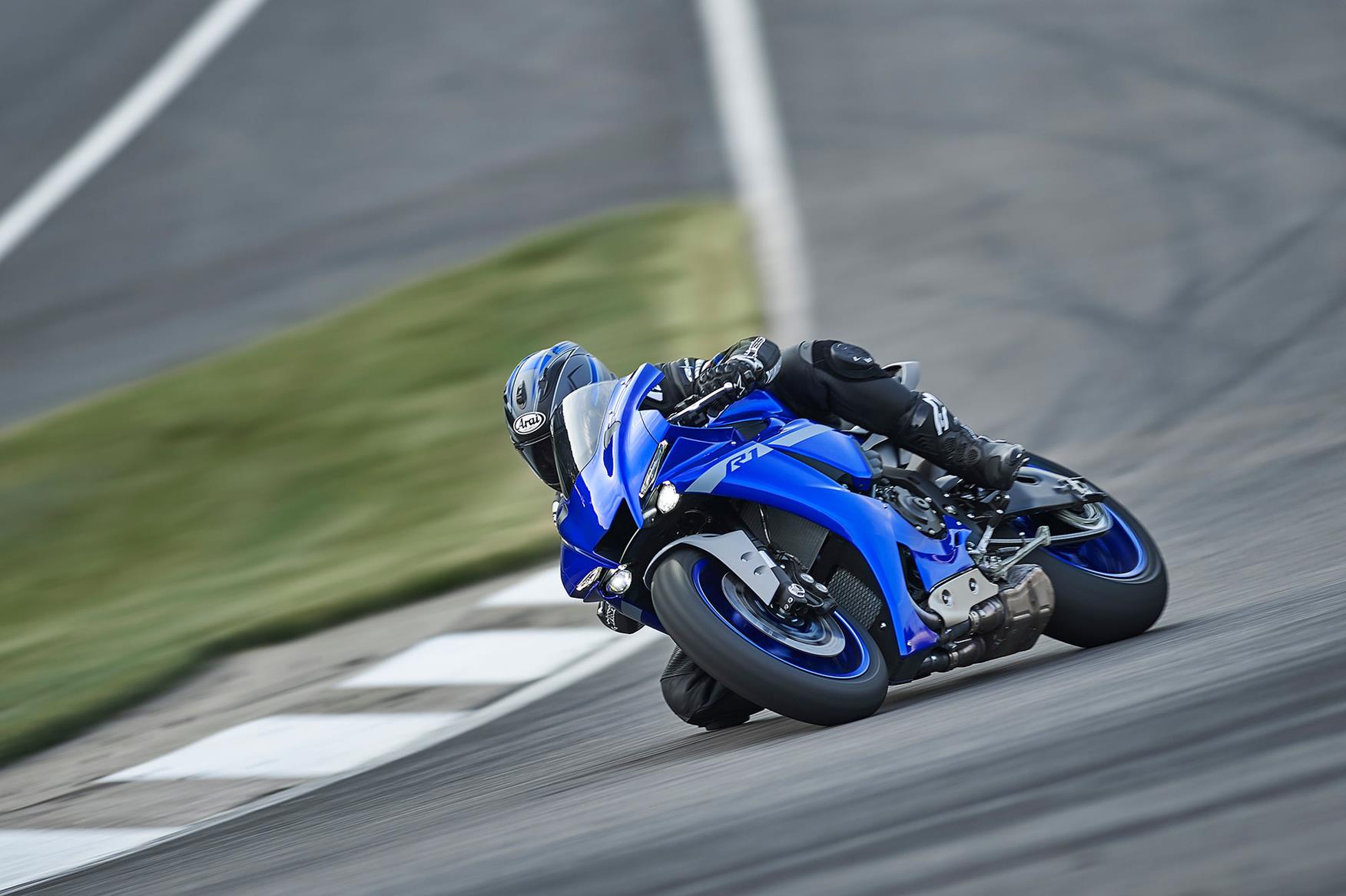2020 Yamaha R1 on track 2020 Yamaha R1 on track