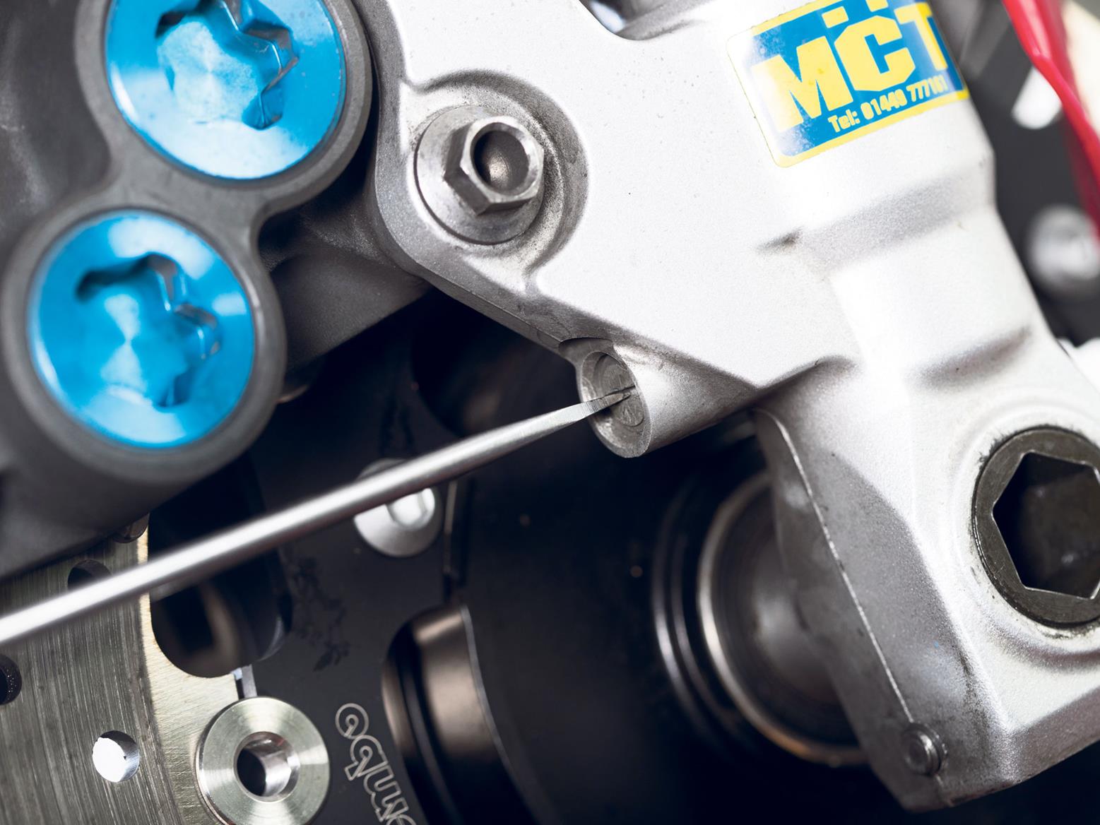 Adjusting compression on fork shock absorber Adjusting compression on fork shock absorber