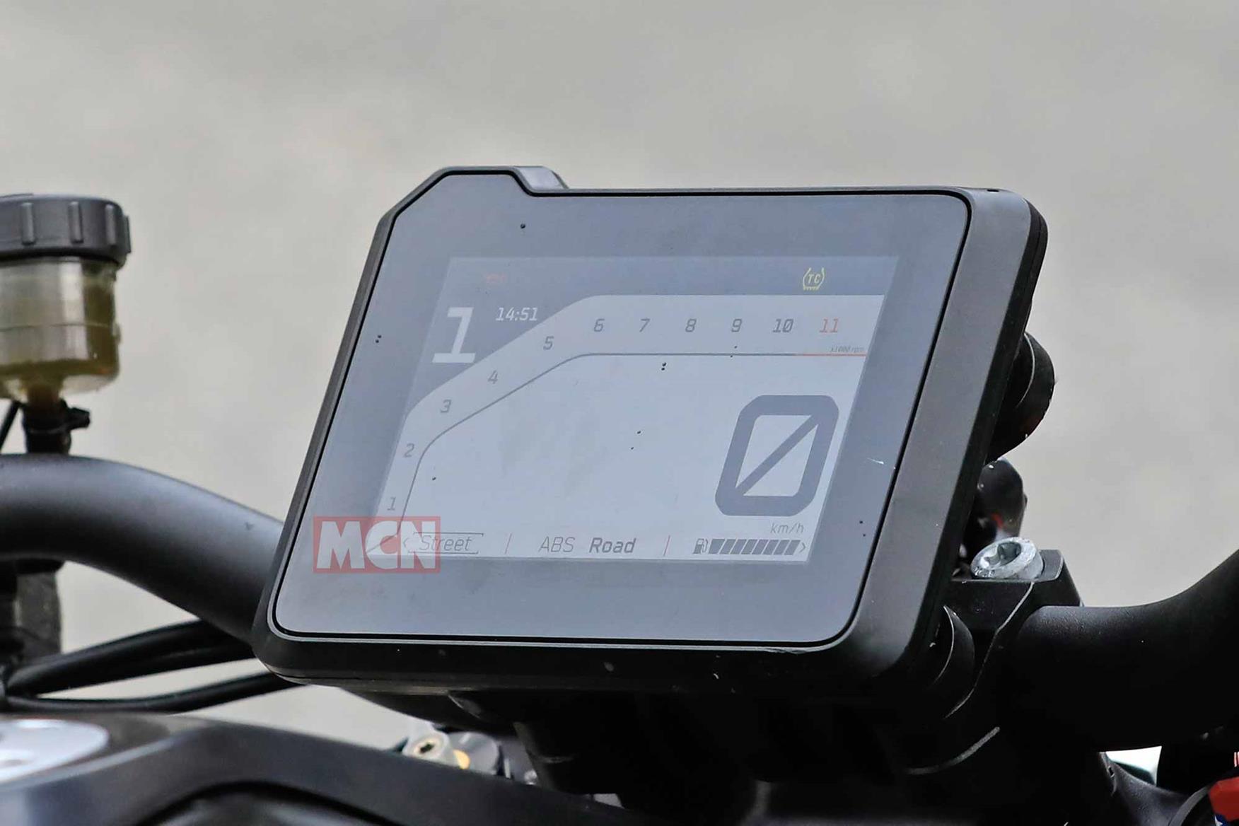 KTM 1290 Super Duke R clocks are taken from the Super Duke GT KTM 1290 Super Duke R clocks are taken from the Super Duke GT
