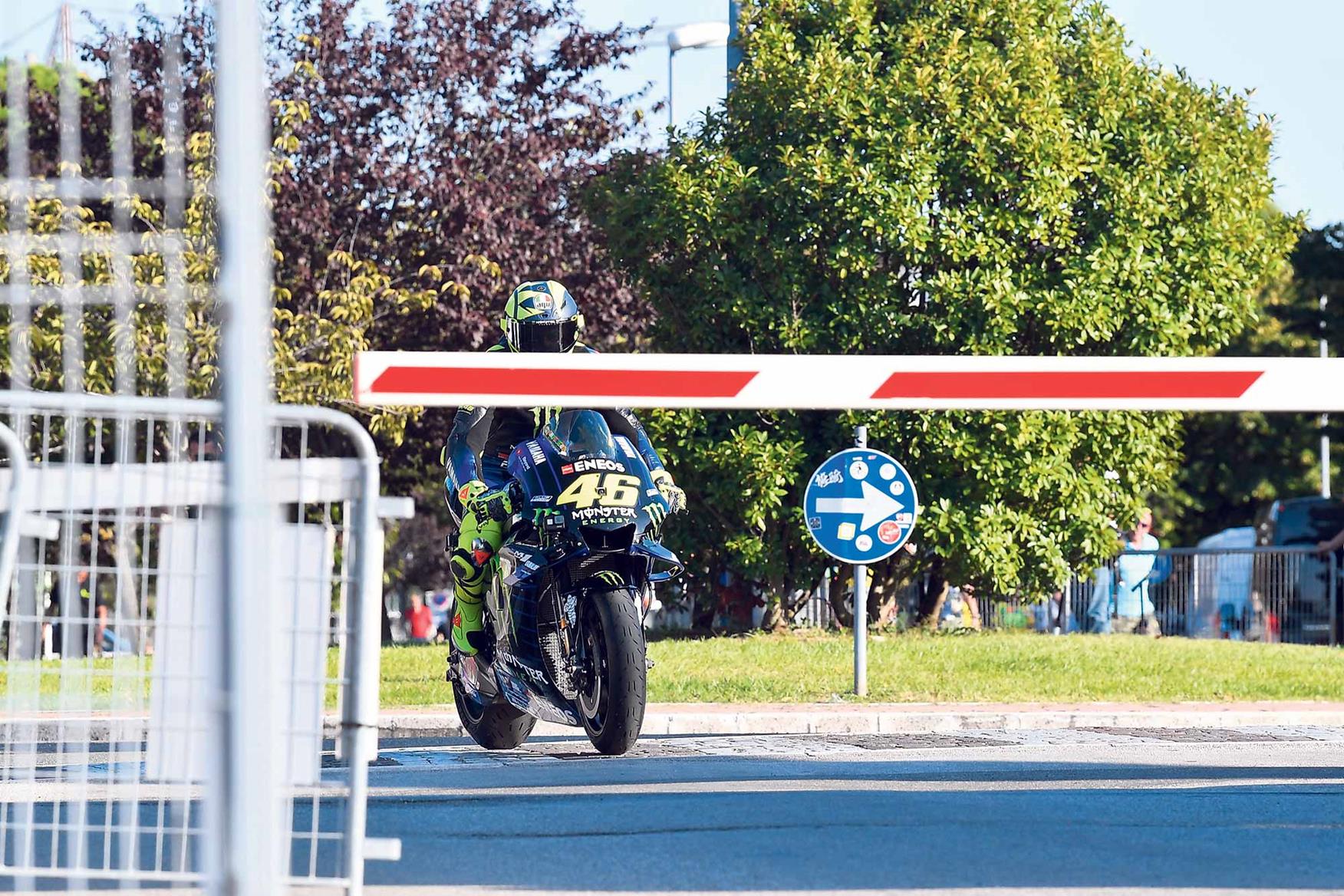 Waiting for the barriers to rise on the Yamaha YZR-M1 Waiting for the barriers to rise on the Yamaha YZR-M1