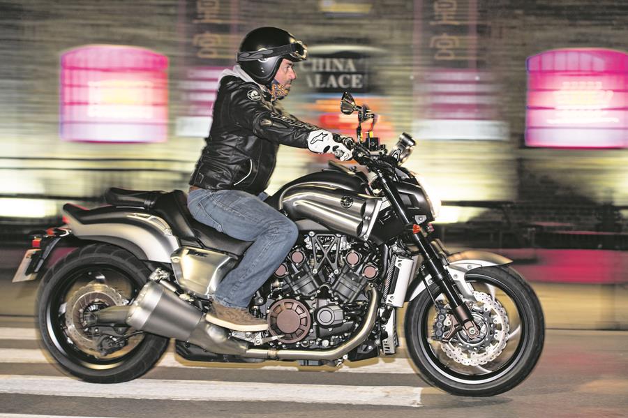 Riding the Yamaha VMAX at night