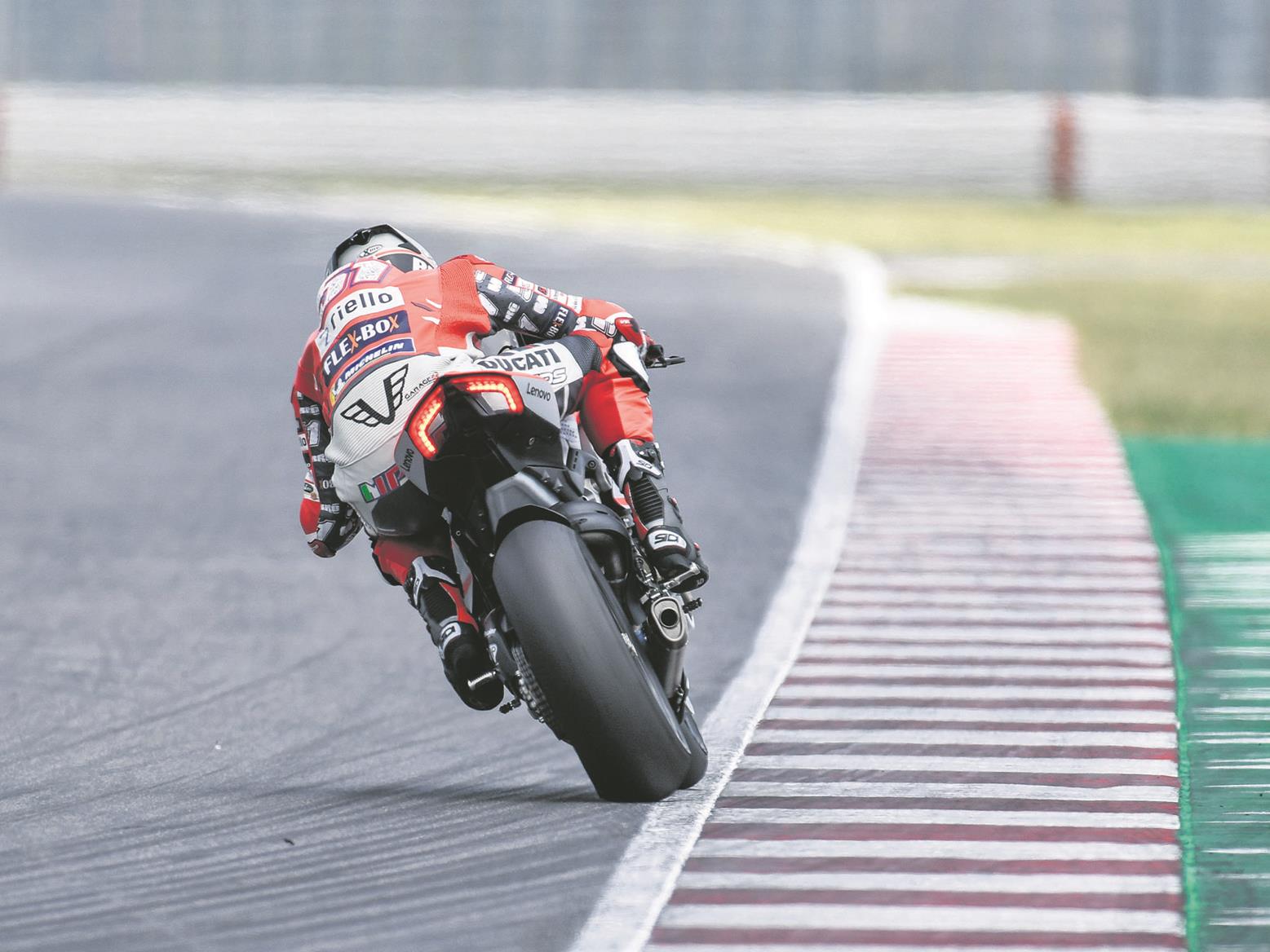 Pirro accelerates on the Panigale V4 Pirro accelerates on the Panigale V4