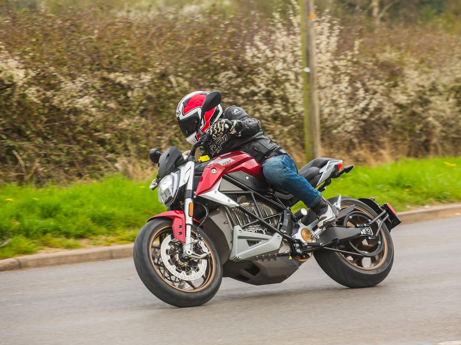 Cornering on the electric Zero SR/F Cornering on the electric Zero SR/F