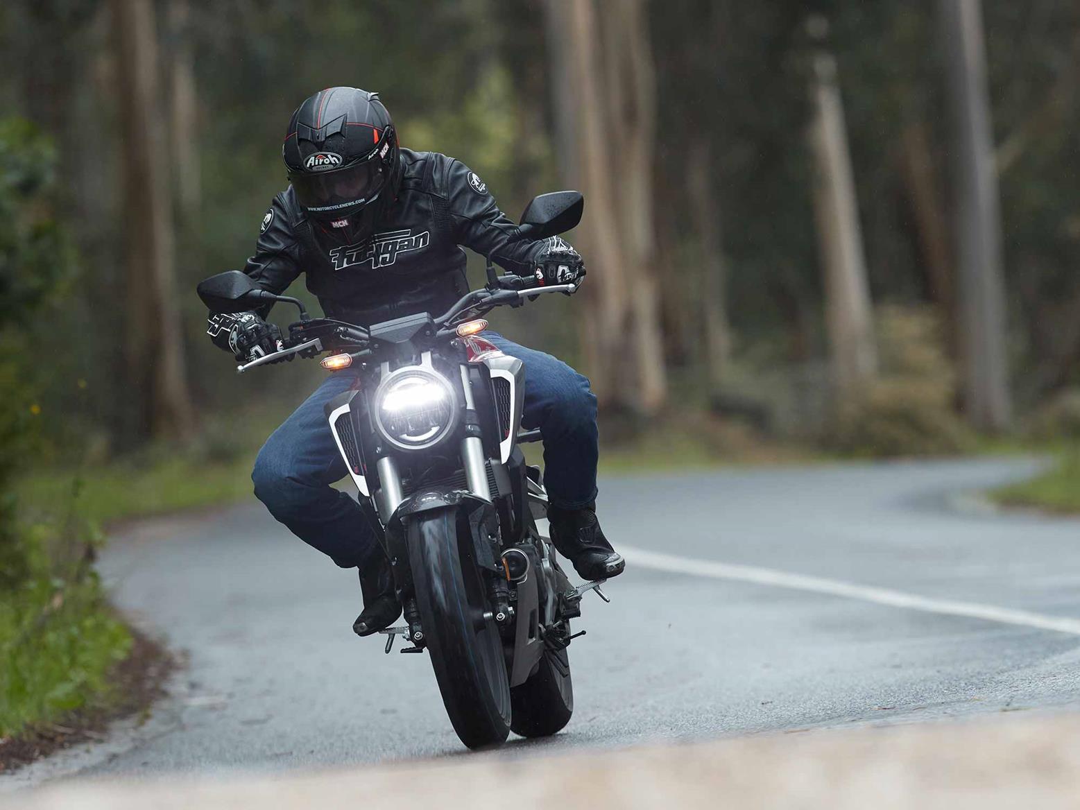 Cornering on the Honda CB125R Cornering on the Honda CB125R