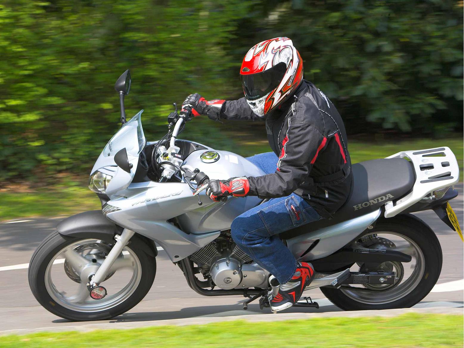Cornering on the Honda Varadero 125 Cornering on the Honda Varadero 125
