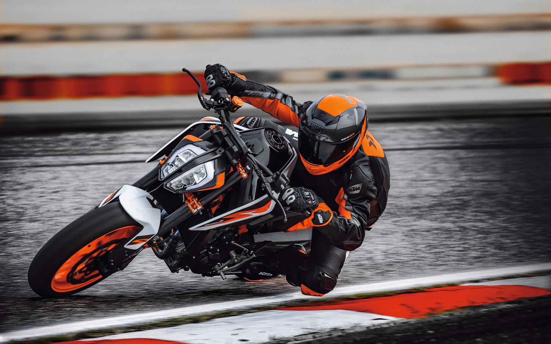 The KTM 890 Duke R The KTM 890 Duke R
