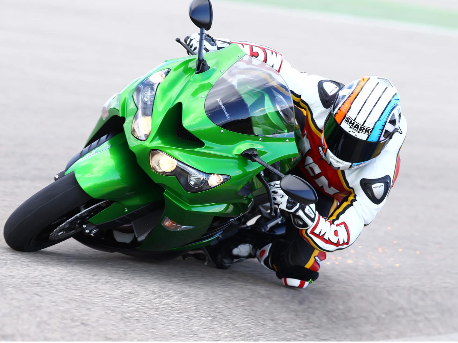Kawasaki ZZR1400 knee down Kawasaki ZZR1400 knee down
