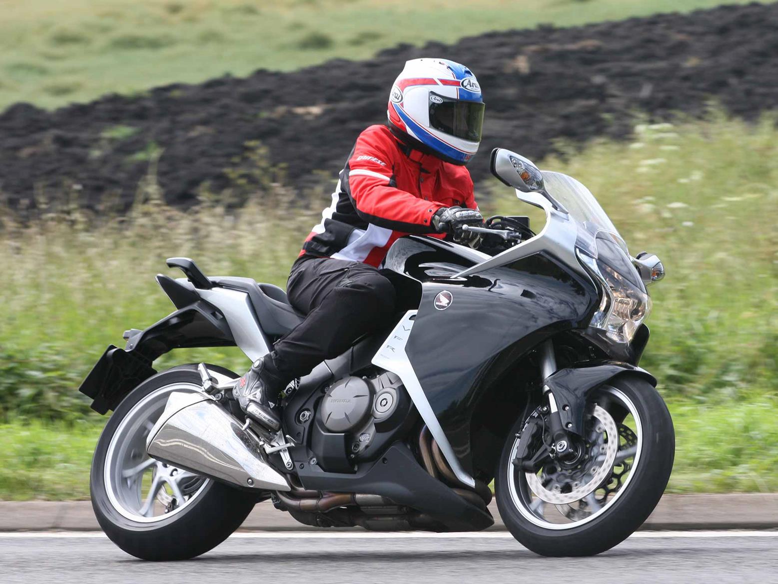 Kevin Schwantz riding the Honda VFR1200F DCT Kevin Schwantz riding the Honda VFR1200F DCT