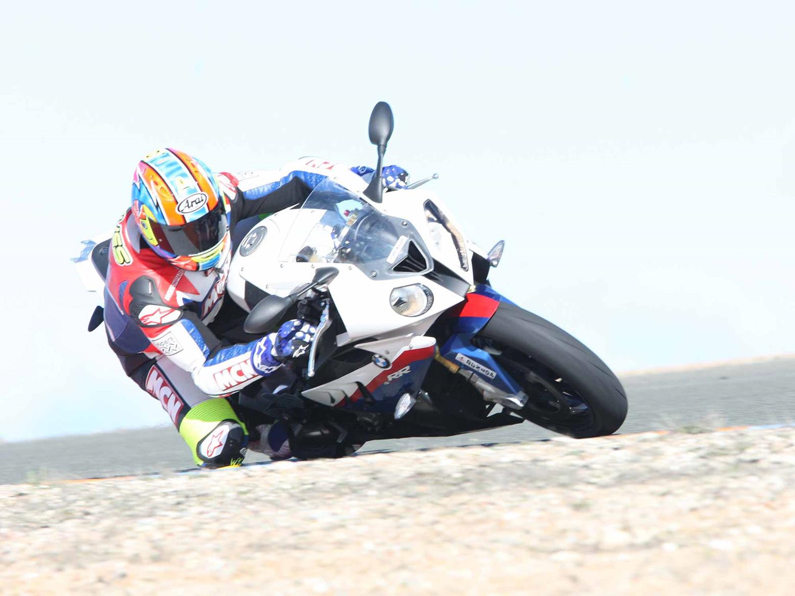 Cornering on the 2010 BMW S1000RR Cornering on the 2010 BMW S1000RR