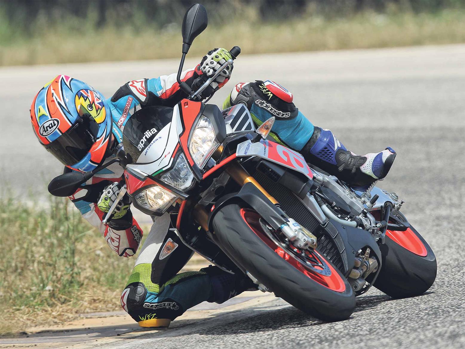 Cornering on the Aprilia Tuono V4 1100 Factory Cornering on the Aprilia Tuono V4 1100 Factory