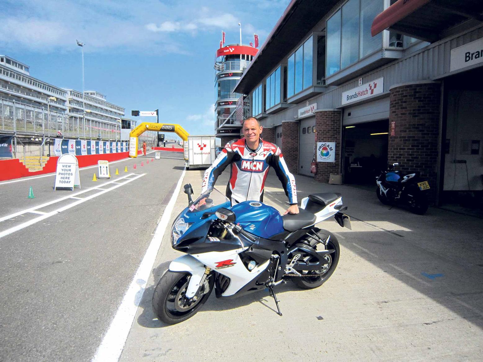 In pitlane on the Suzuki GSX-R750 In pitlane on the Suzuki GSX-R750