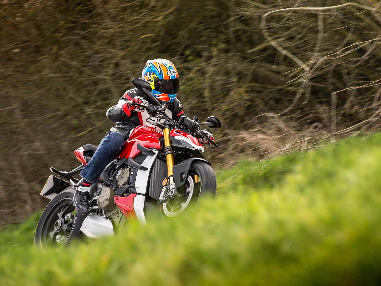 Cornering on the Ducati Streetfighter V4 S Cornering on the Ducati Streetfighter V4 S