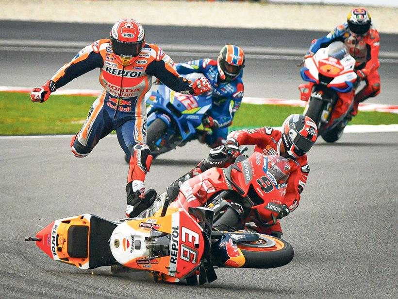 [Imagem: marquez-crash-03.jpg]