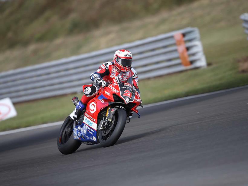 Iddon wins Snetterton race one Iddon wins Snetterton race one