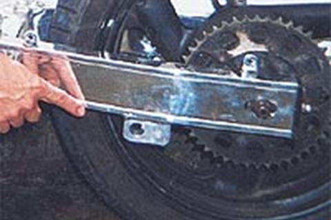 Swingarm lock