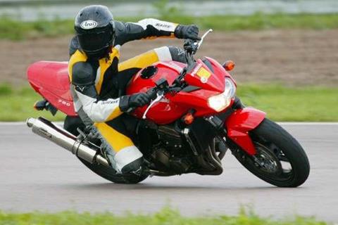 Z750 debuts on track