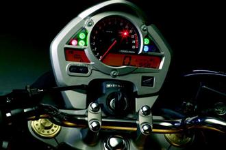 Honda CB600F Hornet motorcycle review - Instruments
