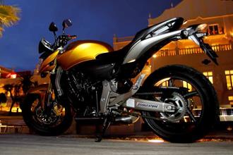 Honda CB600F Hornet motorcycle review - Side view